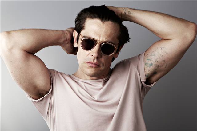 VIU_WERNERSCHREYER_The Voyager_Rosegold.jpg