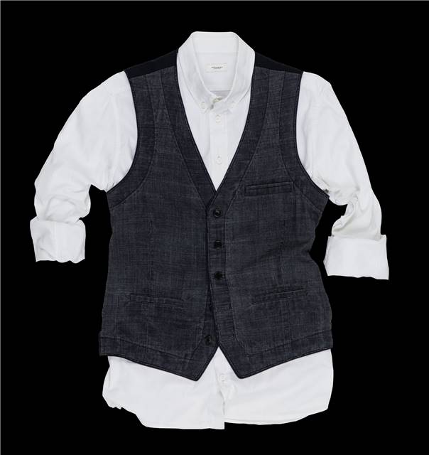 Weber_Weber_FS17_Gilet Handprint_EUR 340_Shirt EUR 239.jpg