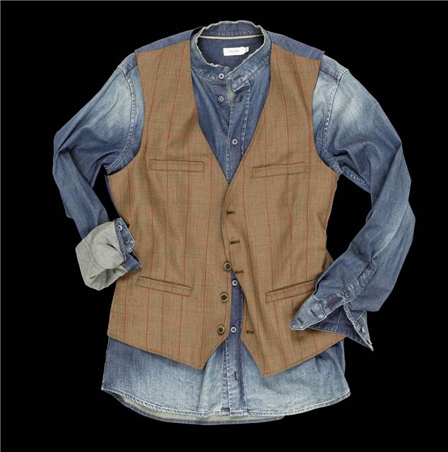 Weber_Weber_FS17_Gilet_EUR 295_Shirt Denim_EUR 239.jpg